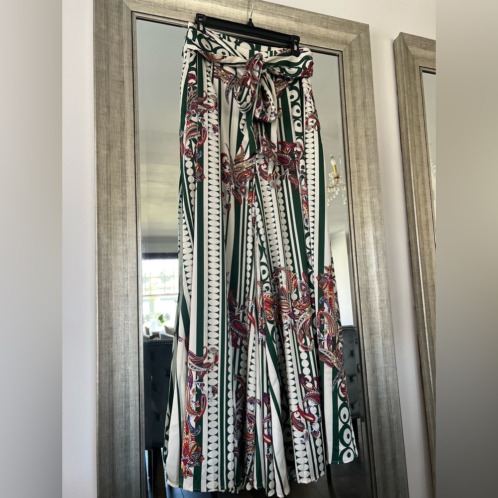 Gracia Green and White beautiful print Wide Leg Pants side pockets/ side zipper.
